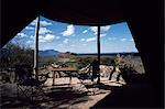 Vue d'une tente de luxe à Sarara regardant vers le camp de Mountains.The Matthews est détenu et géré par la collectivité locale de Samburu.Sarara Lodge est une initiative de tourisme de la Namunyak Wildlife Conservation Trust et a été construit pour amasser des fonds pour les efforts de conservation.