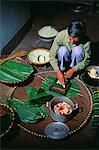 Klebreis machen sind in Vorbereitung für vietnamesische neue Year.Sticky Reiskuchen Kuchen eine vietnamesische traditionelle Speise, die Tet Mahlzeiten beinhalten muss.Jede vietnamesische Familie muss Klebreis Kuchen zum Angebot platziert auf dem Altar zu ihren Vorfahren haben.