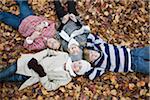 Portrait des enfants à l'automne