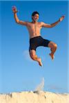 Homme sautant, Reef Playacar Resort and Spa Hotel, Playa del Carmen, Quintana Roo, péninsule du Yucatan, Mexique