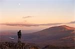 Man Blick auf die Berge bewundern