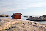 Ein Bootshaus am Meer, Bohuslan, Schweden.