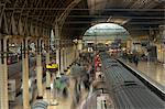 Un chemin de fer, la station de Paddington, Londres, Grande-Bretagne.