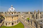 Le dôme de la Radcliffe Camera, murs de All Souls College et sur les toits de la ville universitaire, Oxford, Oxfordshire, Angleterre, Royaume-Uni, Europe