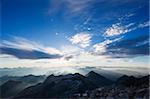 Voir au lever du soleil, vue de Pico de Aneto, à 3404m le plus haut sommet dans le Pyrénées, Espagne, Europe