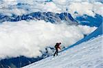 Bergsteiger auf Schneefeldes, Blick vom Mont-Blanc, Chamonix, französische Alpen, Frankreich, Europa