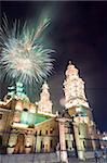 Feu d'artifice afficher sur la cathédrale de Morelia, patrimoine mondial de l'UNESCO Etat de Michoacan, au Mexique, en Amérique du Nord