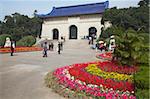 Menschen am Mausoleum von Dr. Sun Yat-Sen (Zhongshan Ling), Zijin Shan, Nanjing, Jiangsu, China, Asien