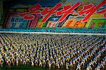 Danseurs et acrobates lors des jeux de masse festivals, aérien en Pyongyang, Corée du Nord, Asie