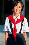 Fille jeune parti communiste à le Schoolchildrens palais, Pyongyang, Corée du Nord, Asie
