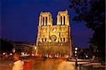 Cathédrale de notre Dame à la nuit, Paris, France, Europe