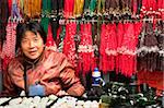 Vendeuse au corail et Pierre shop, Panjiayuan brocante, Chaoyang District, Beijing, Chine, Asie