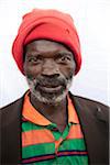 Burundi. Un agriculteur de pose pour son portrait au Burundi rural.