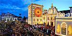 Die Hauptkirche und die Prozession der Heiligen Christus Festlichkeiten in Ponta Delgada in der Dämmerung. Sao Miguel, Azoren, Portugal