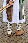 Jupe d'une Pauliteiro de Miranda, membre d'un groupe qui pratique une danse ibérique ancien guerrier. Festivités d'hiver traditionnelles à Constantim. Tras os Montes, Portugal