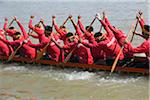 Nakhon Ratchasima, Thailand Phimai. Longboat-Team-Rennen auf der Phimai Festival Regatten. Longboat Rennen ist eine thailändische Tradition vor 600 Jahren, meistens am Ende der buddhistischen regnet Exerzitien im Oktober & November statt.