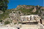 Masques et tombes rupestres en Lycie, Myra, Côte Turquoise, Turquie