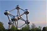 Atomium in der Abenddämmerung, Brüssel, Belgien