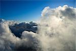 Über Wolken Ansicht mit blauem Himmel.