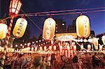 Foule au Festival de danse Bon Odori