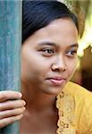 Porträt des indonesischen lächelnden Mädchens