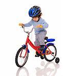 Kleine Junge Fahrradfahren