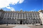 A picture of the fron of the Royal Palace in Madrid, Spain