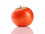 Eine frische reife rote Fachwerk-Tomate, isolated on White.