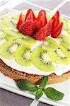 sponge cake with the cream of kiwi and the strawberries