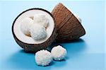 Hausgemachtes Kokosnuss-Bonbons und frischen Kokosnuss