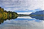 Wolken reflektiert in See, See Barmsee, Krün, Upper Bavaria, Bayern, Deutschland