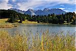 Lac avec plage de Karwendel, Wagenbruechsee, Gerold, Werdenfelser Land, Haute-Bavière, Bavière, Allemagne