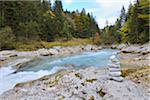 Gebirgsbach im Herbst, Hinterriß gestaut, Karwendel, Tirol, Österreich