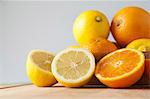 Citrons et oranges en tranches