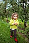 Fille à la pomme ferme, comté de Hood River, Oregon, Etats-Unis