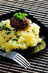 minced meat balls with mashed potatoes