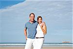 Couple sur la plage, Camaret-sur-Mer, Finistere, Bretagne, France