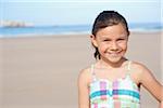 Fille sur la plage, Camaret-sur-Mer, Finistere, Bretagne, France