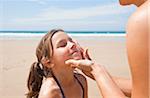 Fille sur la plage, Camaret-sur-Mer, Finistere, Bretagne, France