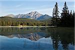 Pyramid montagne et lac Edith, Parc National Jasper, Alberta, Canada