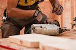 Carpenter reloading circular drum of a nail gun with nails