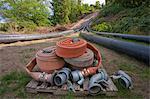 Abwasser-Pipeline und Schläuche an eine Trinkwasseraufbereitungsanlage