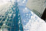 Nuages dans les immeubles de bureaux modernes, Francfort, Allemagne