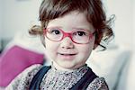 Petite fille avec des lunettes