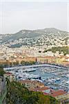 Vue d'ensemble du port et le Mont Boron, Nice, Côte d'Azur, France