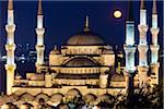 La lune sur la mosquée bleue, Istanbul, Turquie