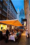 Abendessen im Freien, Wien, Österreich