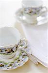 Cups with floral pattern und saucers