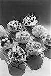 1950s - 1960s CUPCAKES ON METAL BAKERS COOLING RACK DECORATED WITH ICING SPRINKLES CHIPS