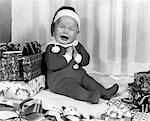 ANNÉES 1950 - ANNÉES 1960 PLEURER BÉBÉ HABILLÉ COMME SANTA CLAUS